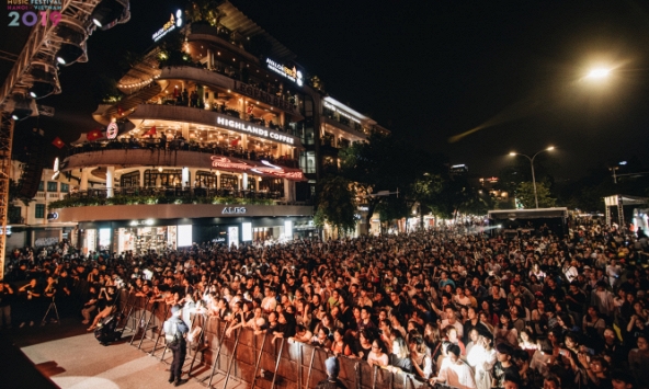 Nhạc sĩ Quốc Trung: Monsoon chưa đủ danh tiếng để mời nghệ sĩ lớn