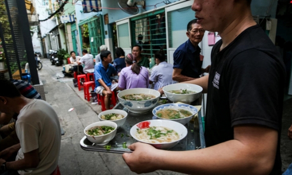 Phở Dậu, tiệm phở duy nhất ở Sài Gòn không có rau giá ăn kèm!