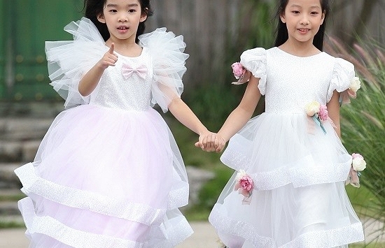 Con gái Xuân Lan tự tin làm vedette tại Tuần lễ Thời trang Trẻ em Việt Nam 