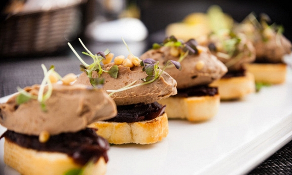 Bị cấm bán ở nhiều nước, gan ngỗng tại Việt Nam giá tiền triệu vẫn hút hàng