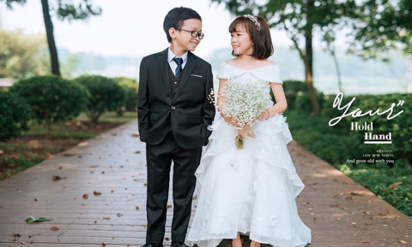 Bộ ảnh cưới đáng yêu của cặp vợ chồng tý hon khiến người xem xúc động