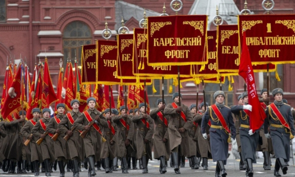 Nước Nga tái hiện cuộc duyệt binh lịch sử năm 1941 kỷ niệm Cách mạng tháng Mười Nga