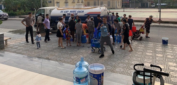 Nước ở chung cư  Hà Nội có mùi dầu, Bản quản lý yêu cầu ngưng sử dụng