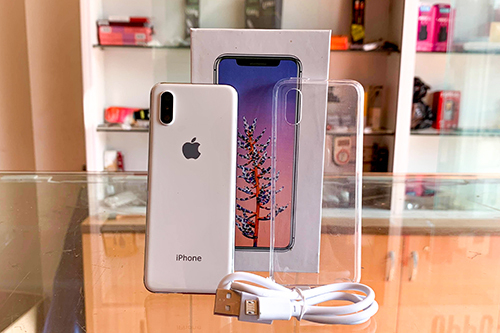 Nguy cơ cháy nổ với điện thoại 'iPhone mini' Trung Quốc 'đội lốt' hàng Thái Lan