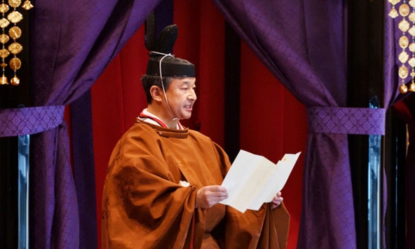 Có gì trong lễ lên ngôi triệu USD của các ông vua thời hiện đại?