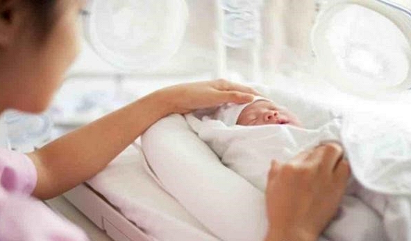 Lao động nữ sinh con sẽ được trợ cấp một lần 3.200.000 đồng, từ ngày 1-7-2020