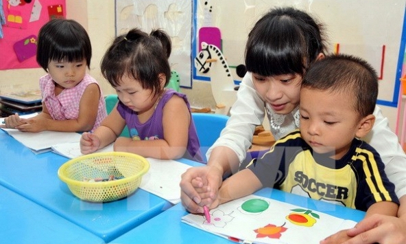 Hà Nội: Sáng ra công văn ngừng thi công chức giáo dục, chiều ra công văn tiếp tục thi