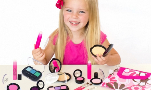 Vì sao Ốc Thanh Vân bị phản ứng khi dạy con gái trang điểm?