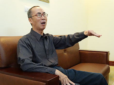 Thầy giáo Lê Bá Khánh Trình: Luôn có một lời giải của Chúa, nhưng...