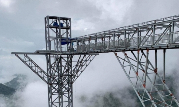 Trải nghiệm cảm giác thót tim trên cầu kính cao nhất Việt Nam