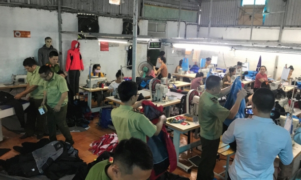 Chuyển hồ sơ vụ làm giả áo The North Face sang cơ quan công an