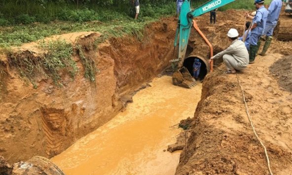 Đường ống nước sông Đà gặp sự cố, nhiều khu dân cư tạm thời bị cắt nước