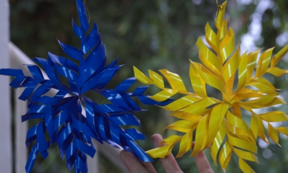 Cách cắt bông tuyết bằng giấy trang trí giáng sinh