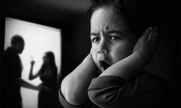 Xin đừng cãi nhau trước mặt con!