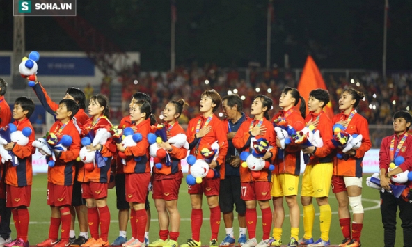 Chùm ảnh: HLV Mai Đức Chung và học trò rạng rỡ ăn mừng HCV SEA Games thứ 2 liên tiếp