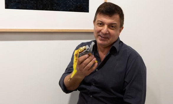 Trái chuối được định giá 150.000 USD bất ngờ bị ăn mất