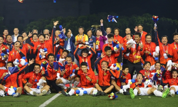 Không khí trên SVĐ Rizal Memorial sau trận chung kết Việt Nam - Indonesia 