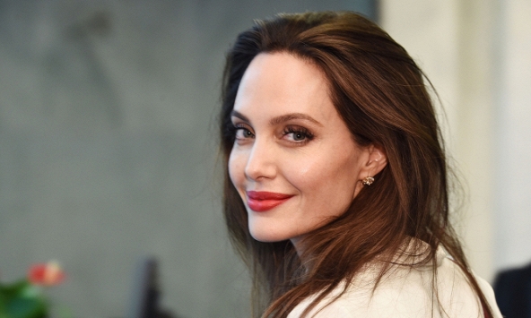 Sao ánh hào quang: Angelina Jolie từ quá khứ dữ dội đến nữ hoàng phòng vé Hollywood