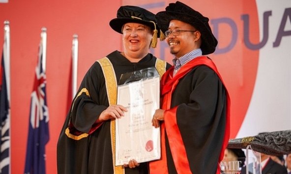 Alăng Thớ là người dân tộc Cơ Tu đầu tiên có học vị tiến sĩ