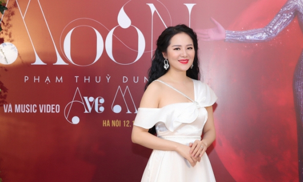 Gai người với “Bóng ma trong nhà hát” phiên bản Tùng Dương- Thùy Dung