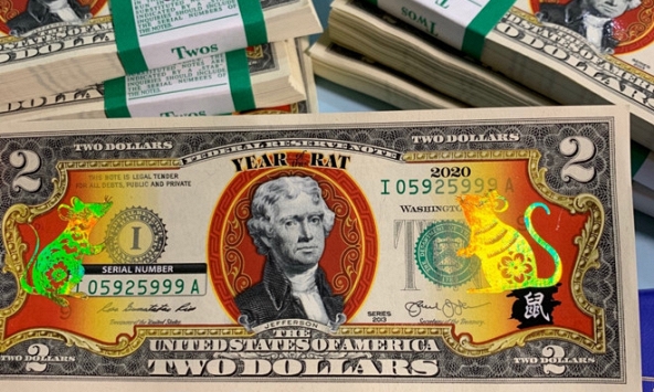 Tờ 2 USD hình chuột mạ vàng giá 300.000 đồng vẫn hút khách