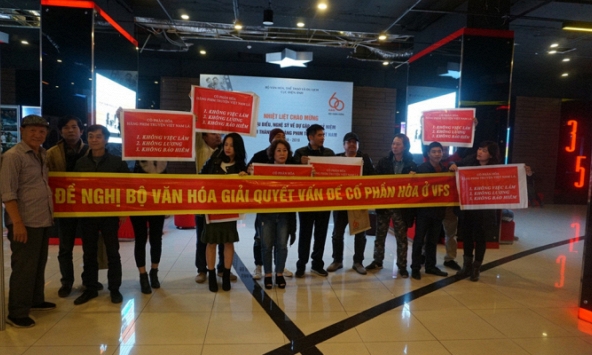 Nghệ sĩ Hãng phim truyện Việt Nam giăng khẩu hiệu đòi giải quyết cổ phần hóa