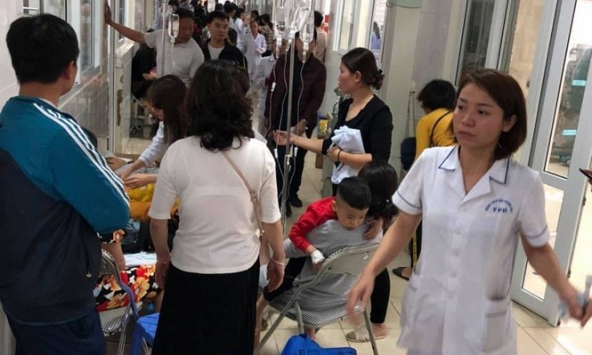 Tìm nguyên nhân từ mẫu thức ăn lưu lại trong vụ hơn 100 trẻ nhập viện