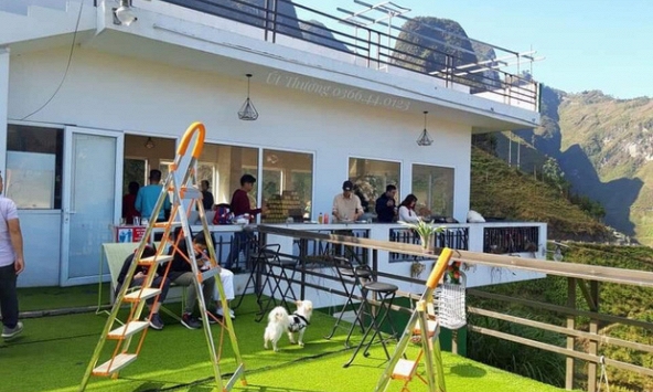 Panorama Mã Pì Lèng kêu gọi du khách mua đồ uống thay cho phí ngắm cảnh