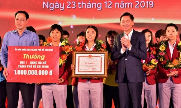 UBND TP HCM khen thưởng 1 tỷ đồng cho đội tuyển bóng đá nữ