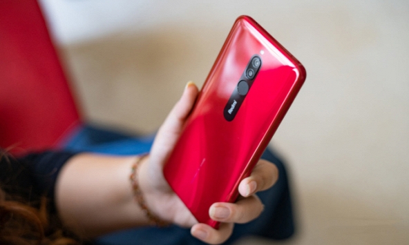 Smartphone lung linh sắc đỏ đón tết