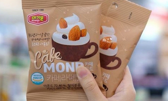 Tết này đãi khách với hồng sấy, hạnh nhân hay mứt truyền thống?