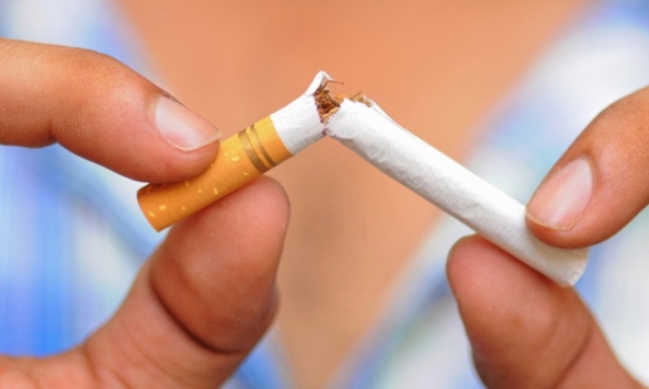 Donald Trump phê duyệt nâng mức tuổi được hút thuốc lên 21