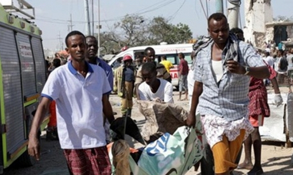 Xe chở sinh viên ở Somalia trúng bom, gần 100 người chết