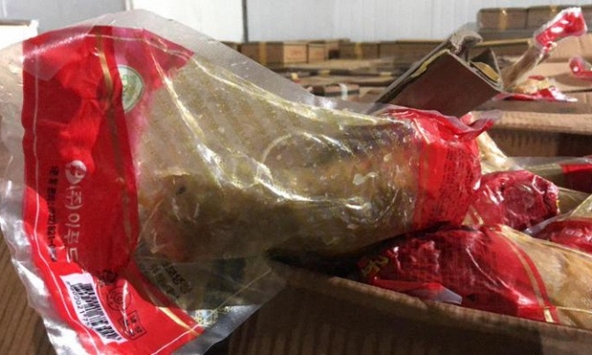 Tịch thu 12 tấn đùi gà tây hun khói Hàn Quốc hết hạn 1 năm