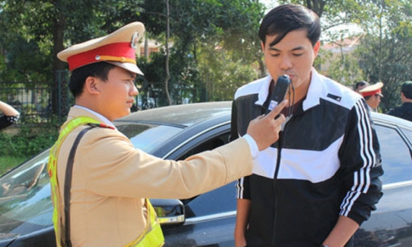 Luật cấm sử dụng rượu, bia khi lái xe: liệu có 'xin' được?