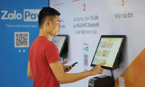 Người dùng Zalo có thể dùng tính năng của ZaloPay để chuyển tiền, lì xì nhóm