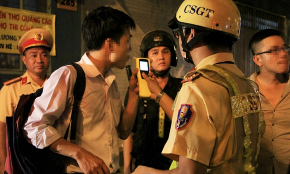 Sẽ được lái xe sau khi uống rượu, bia bao lâu?