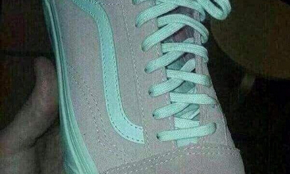 Chiếc giày gây tranh cãi nhất mạng xã hội: Rốt cuộc là màu gì?