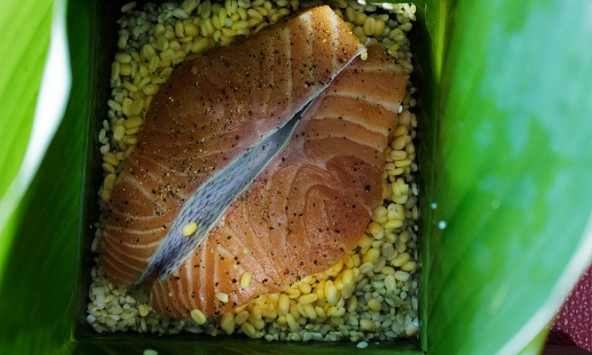Tết này ăn bánh chưng nhân... cá hồi? 