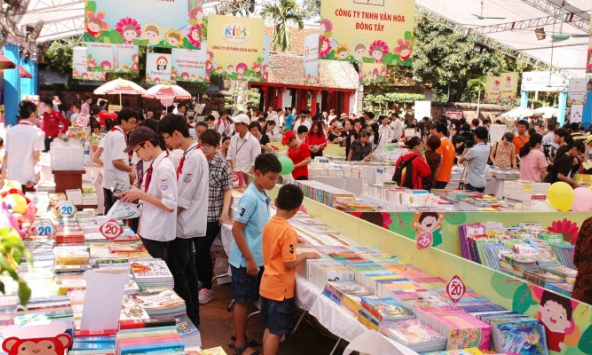 Tiến sỹ Nguyễn Mạnh Hùng: 'Việt Nam nên cần có luật khuyến đọc'