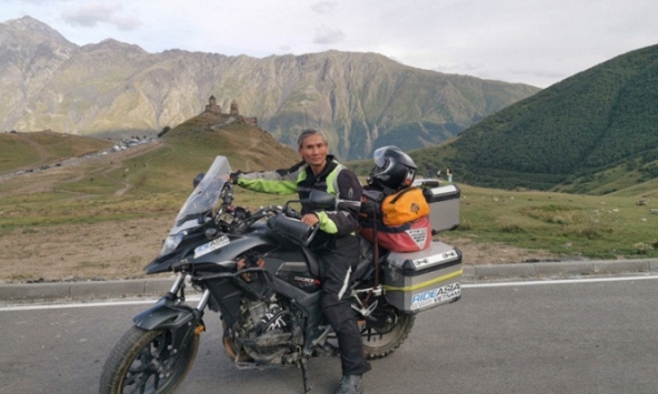 Hành trình xuyên lục địa Á – Âu bằng moto của người đàn ông 66 tuổi