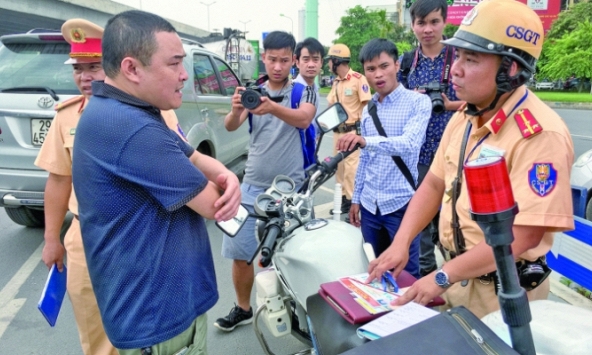 Từ ngày 15/1, cho phép quay phim CSGTđang làm nhiệm vụ