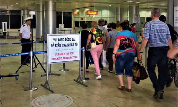 Phát hiện 2 người Trung Quốc nhập cảnh vào Việt Nam có biểu hiện sốt 