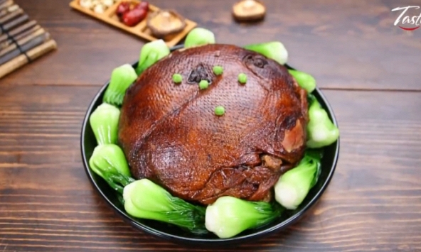 Cách làm món vịt gói lá sen ngon như nhà hàng vào dịp Tết này