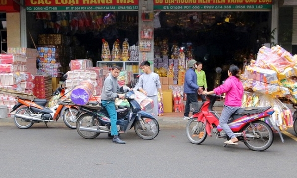 Làng Song Hồ nhộp nhịp buôn bán vàng mã ngày Tết Ông Công ông Táo