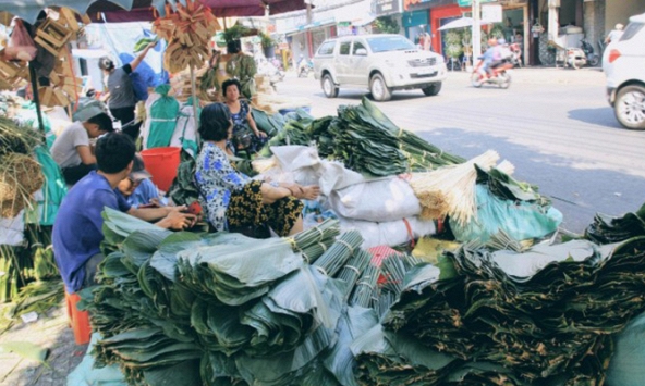 Chợ lá dong hơn 50 năm tuổi ở Sài Gòn đìu hiu vì giá thịt heo tăng cao