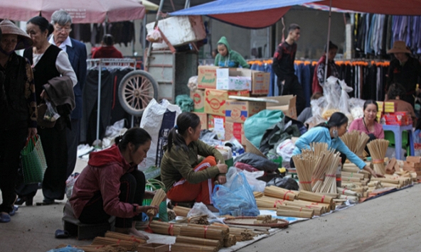 Phiên chợ đặc biệt chỉ dành cho phái nữ vào ngày 22 tháng Chạp