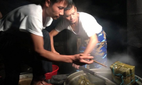 Những chiếc bánh chưng kỳ lạ giữa biển