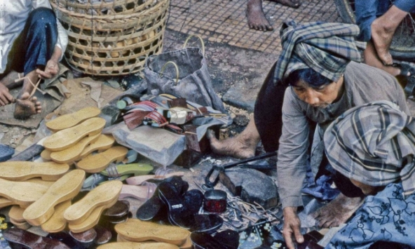 Những đôi dép 'lừng danh' thời quá khứ