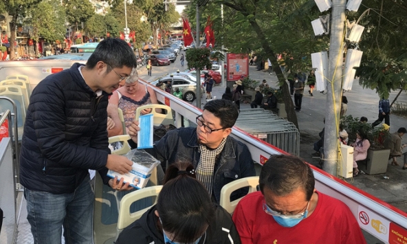 Những địa điểm tặng khẩu trang miễn phí tại Hà Nội